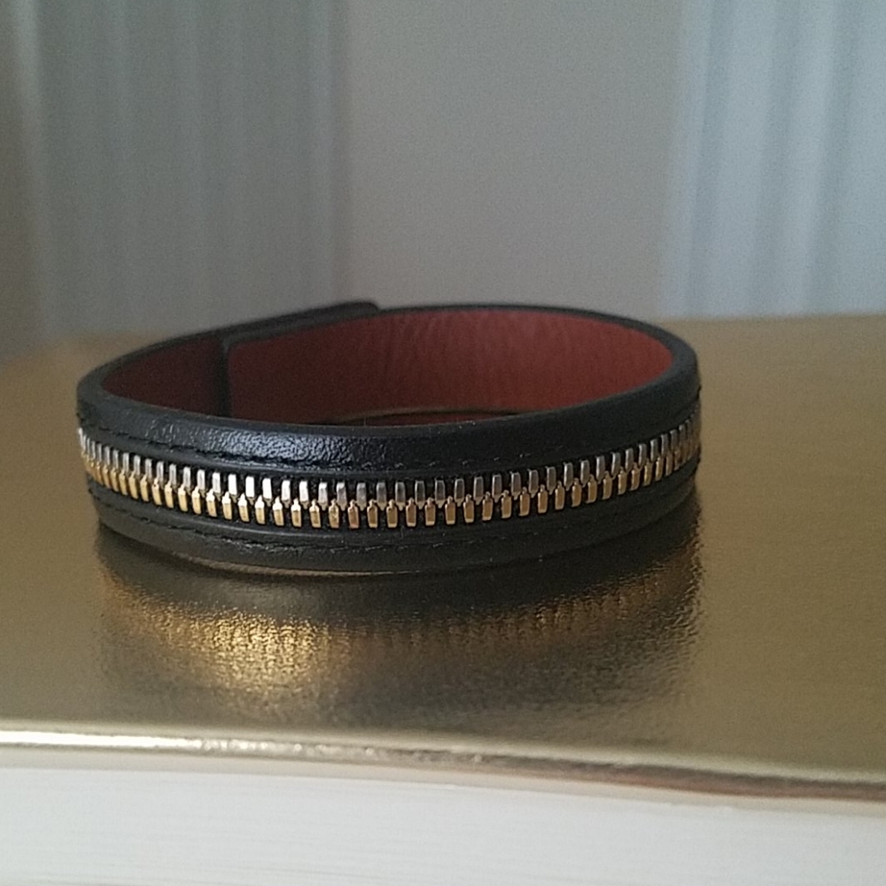 Leather zipper design snap layering bracelet